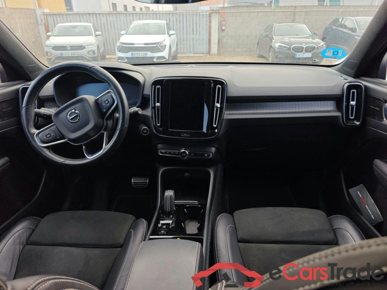 VOLVO XC40 / 2017 / 5P / todoterreno 1.5 T4 Twin Recharge R-Design Auto #3