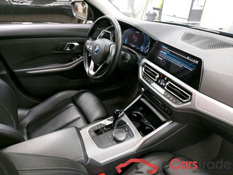 BMW - BMW 3 TOURING 330e 292PK Business Edition & Pack Business Plus With Heated Sport Seats & Parking Assistant Pack * HYBRID * #3