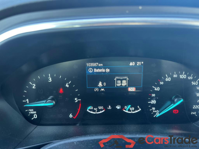 FORD Focus / 2018 / 5P / familiar 1.5 Ecoblue 88kW Titanium SB #5