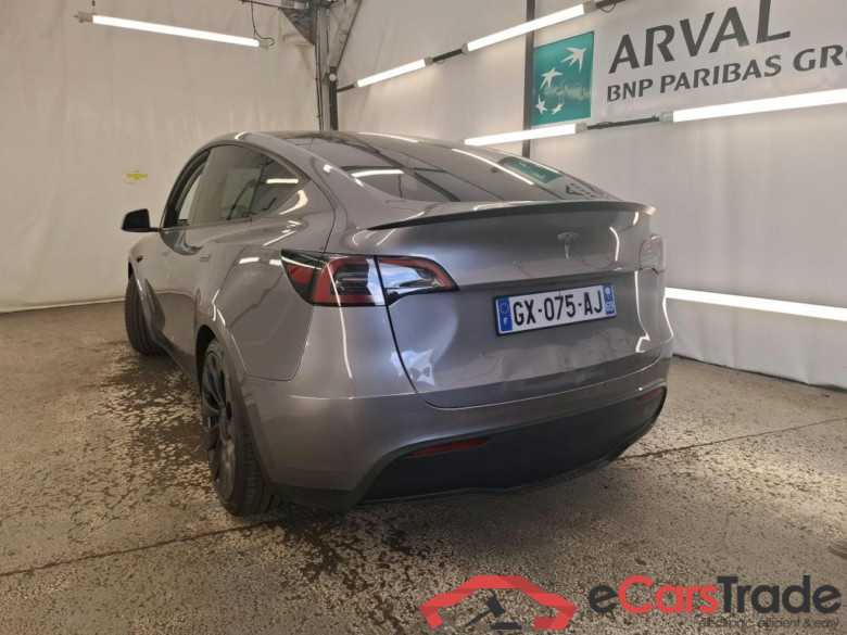TESLA Model Y / 2020 / 5P / SUV Performance Dual-Motor AWD #3