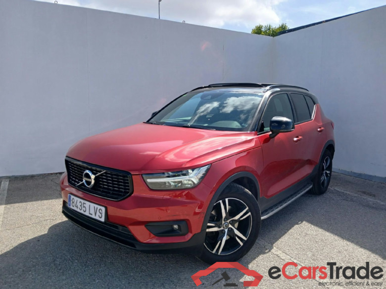 VOLVO XC40 / 2017 / 5P / todoterreno 2.0 B4 G AWD R-Design Auto #1