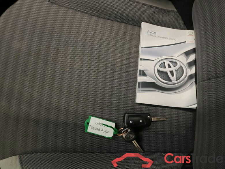 Toyota AYGO 1.0 VVT-i x-play 5d #4