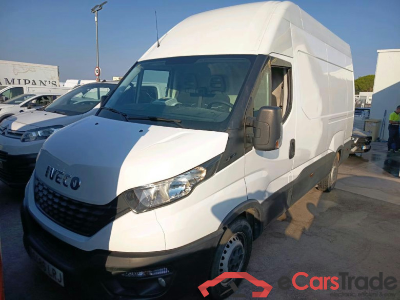 IVECO Daily / 2019 / 4P / furgón 2.3 TD 35S 16 V 3520L/H3 13,4 M3