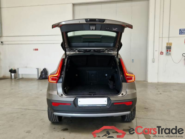 VOLVO XC40 / 2017 / 5P / SUV T5 PLUG-IN HYBRID RECH INSCRIP EXPR #5