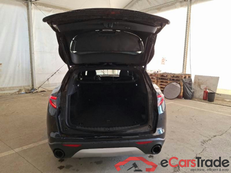 ALFA ROMEO STELVIO / 2017 / 5P / SUV 2.2 TD 160 CV SUPER AT8 RWD #4