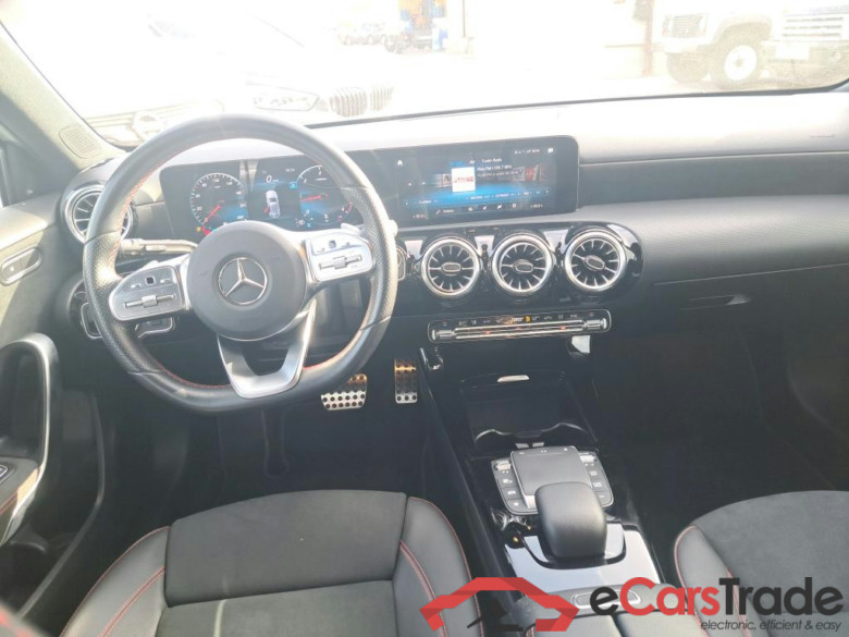 MERCEDES-BENZ Clase A / 2018 / 5P / berlina con portón A 220 d #3