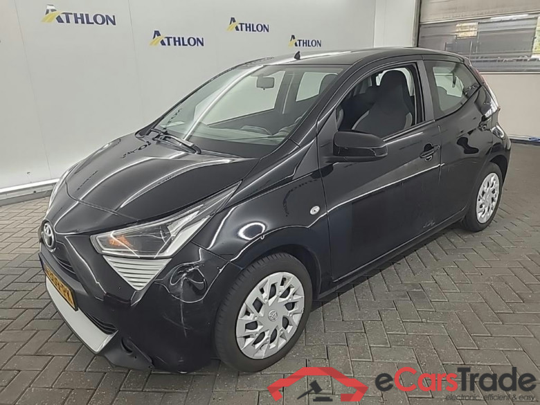 TOYOTA Aygo 1.0 VVT-i x-play 5D 53kW #1