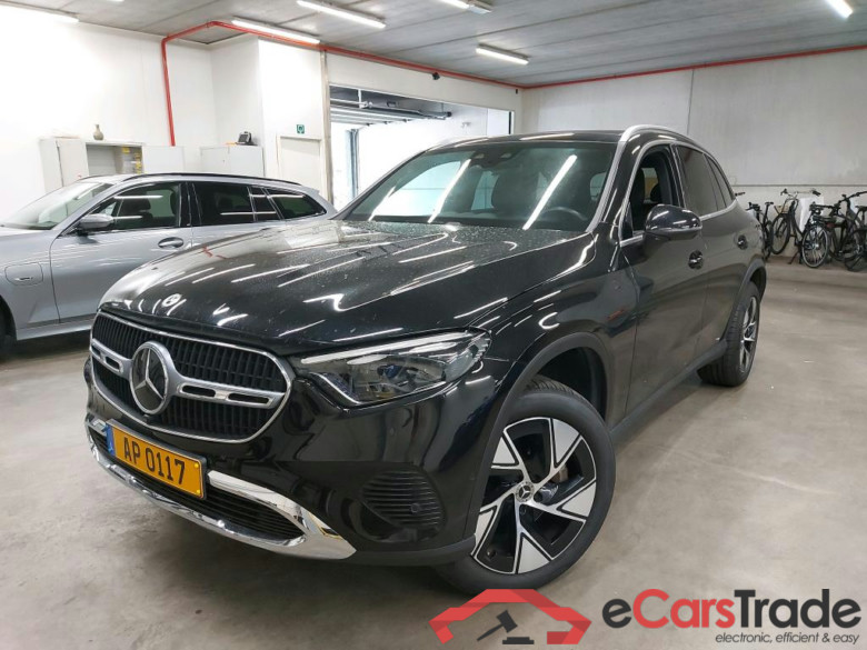 MERCEDES - MER GLC 300 e 4MATIC 313PK DCT Luxury Line With Black Leather & Pano Roof & Driving Assistance Plus & 360 Camera Pack  * HYBRID *