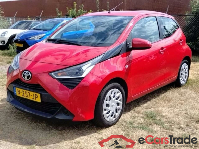 TOYOTA Aygo 1.0 VVT-i x-play #1