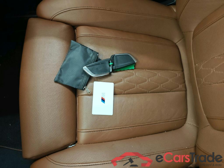 BMW X5 xDrive45e 5d #4