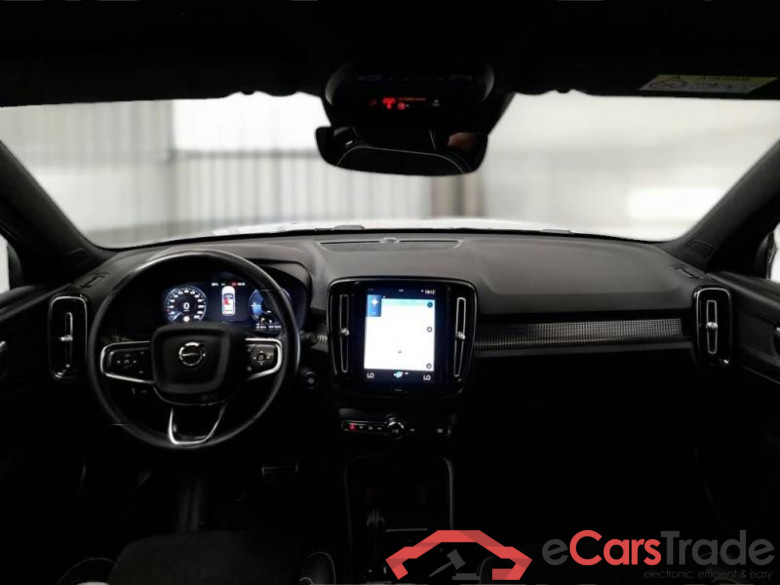 VOLVO XC40 / 2017 / 5P / SUV T5 Plug-in Hybrid auto Recharge R-Design #3
