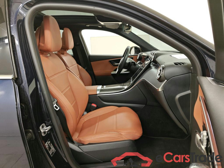 Mercedes-Benz GLC GLC 300 e 4MATIC Luxury Line auto 5d #3