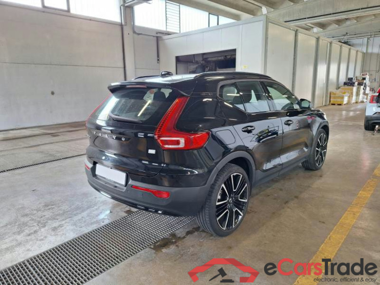 VOLVO XC40 / 2021 / 5P / SUV T4 RECHARGE PLUG-IN AUTO ULTIMATE DARK #2
