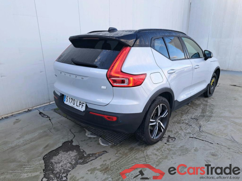 VOLVO XC40 / 2017 / 5P / todoterreno 1.5 T4 Twin Recharge R-Design Auto #2