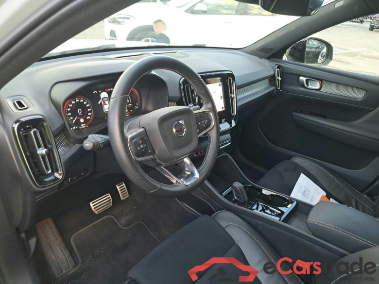 VOLVO XC40 / 2017 / 5P / todoterreno 1.5 T4 Twin Recharge R-Design Auto #3