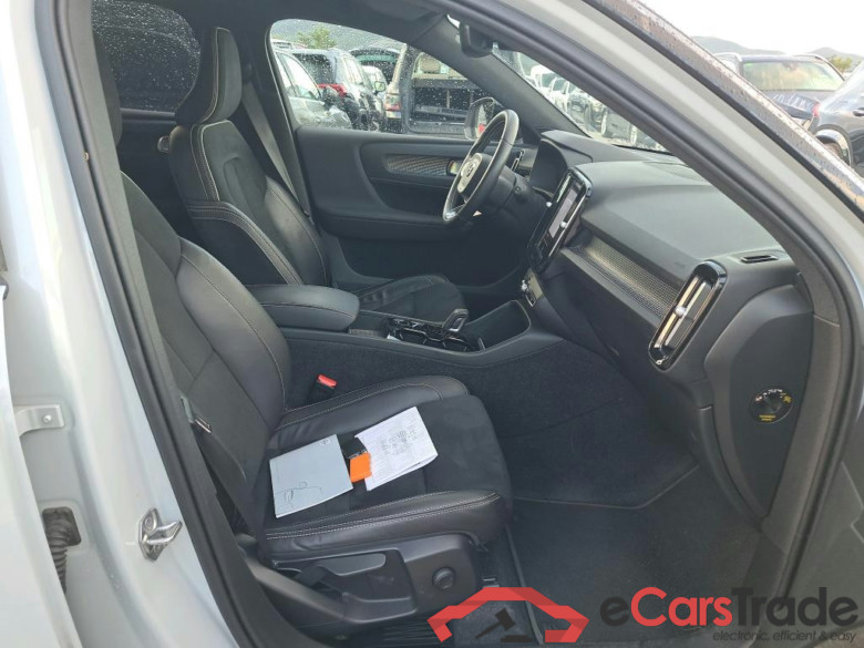 VOLVO XC40 / 2017 / 5P / todoterreno 1.5 T4 Twin Recharge R-Design Auto #6