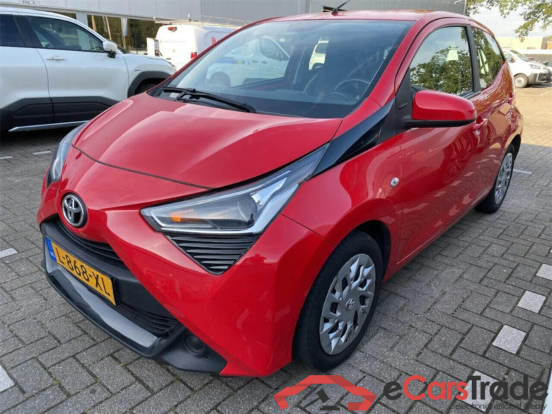 TOYOTA Aygo 1.0 VVT-i x-play #1