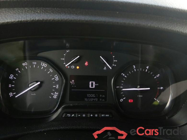 PEUGEOT Expert / 2016 / 4P / furgón Furgón Premium 1.5 BlueHDi 100 Standard (AC) #4