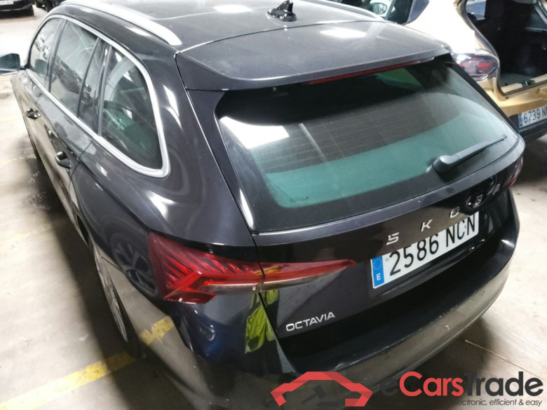 SKODA Octavia 2.0 TDI 110 kW (150CV) DSG 7 vel AutomÃ¡tico Combi Design(Panorama-Roof + Winterpack) #2