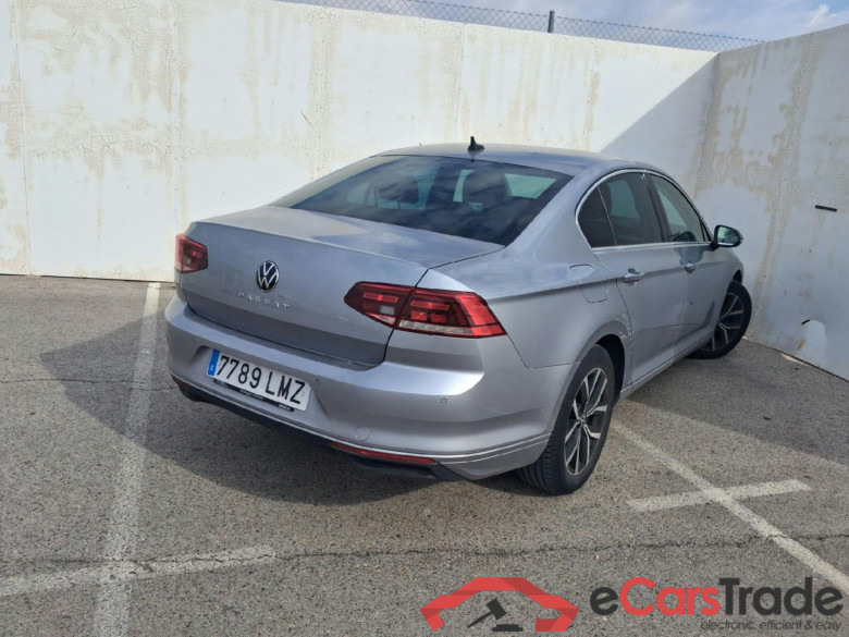 VOLKSWAGEN Passat / 2019 / 4P / sedán Executive 2.0 TDI 110kW (150CV) DSG #2