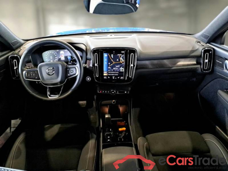 VOLVO XC40 / 2021 / 5P / SUV T5 Recharge Plug-in auto Plus Bright #3