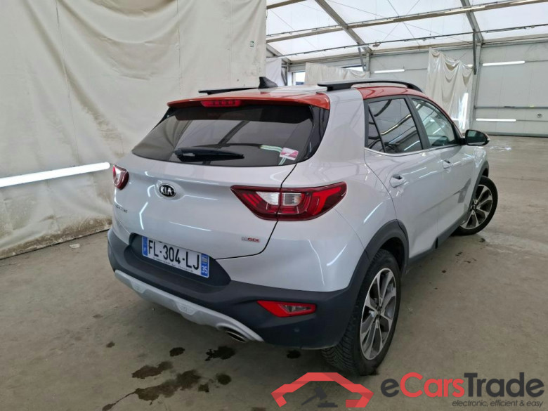 KIA Stonic / 2017 / 5P / SUV 1.0 T-GDI 120 DESIGN DCT7 #3