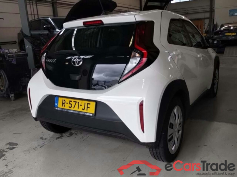 TOYOTA Aygo X 1.0 VVT-i MT Play #4
