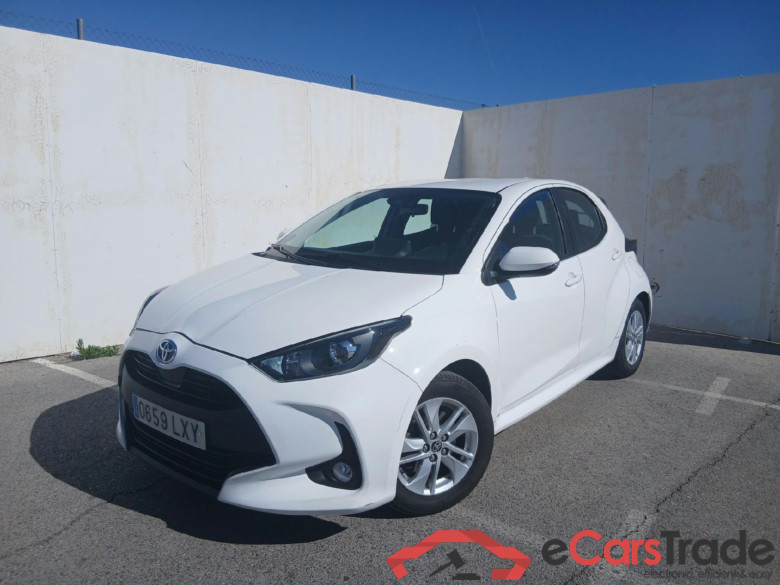 TOYOTA Yaris / 2020 / 5P / berlina con portón 1.5 120H Business Plus #1