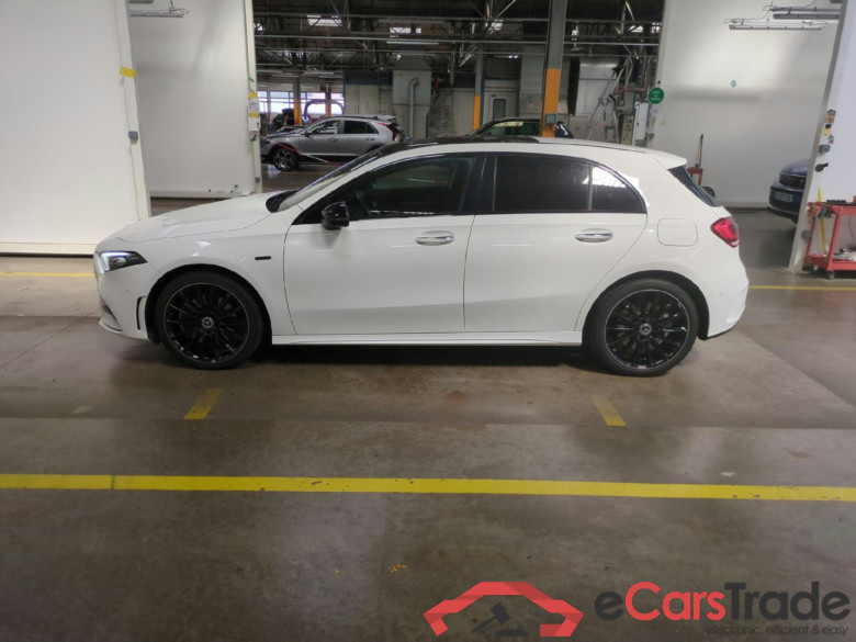 MERCEDES-BENZ Classe A Compact / 2018 / 5P / Berline A 250 e AMG Line 8G-DCT #2