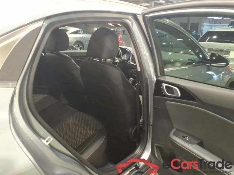 KIA XCEED 1.6 GDI PHEV DCT BUSINESS LINE #5