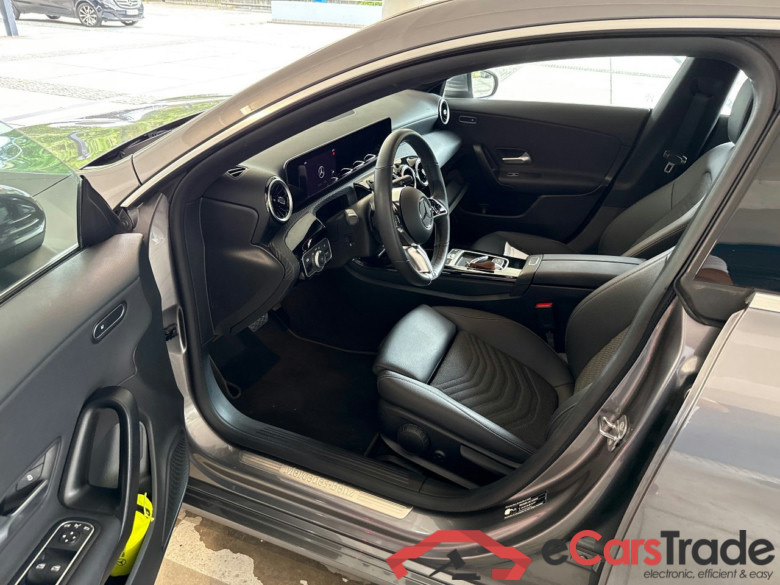 MERCEDES-BENZ CLA Coupe Diesel 200 d 8G-DCT Entry 4d 110kW #4
