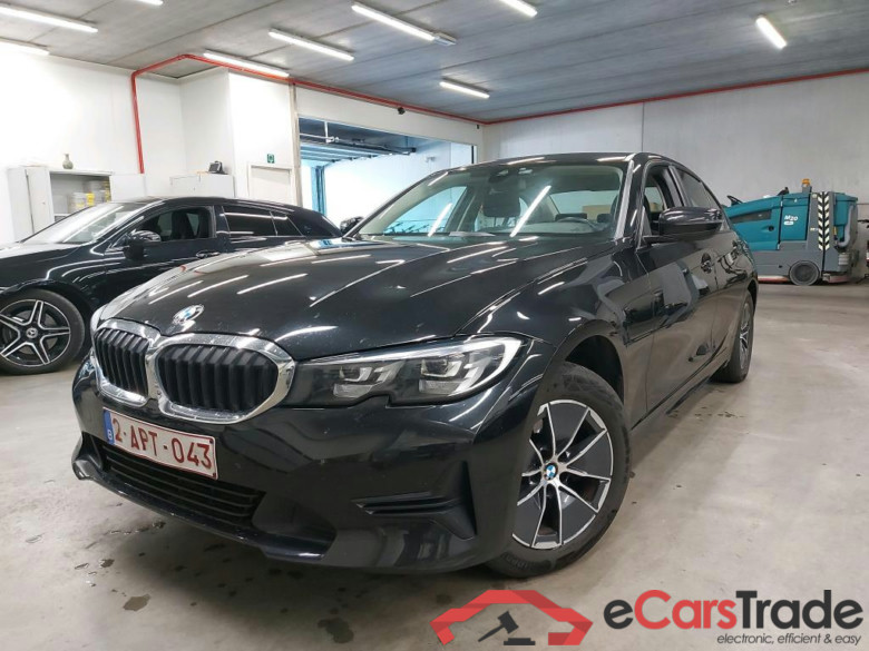 BMW - BMW 3 BERLINE 318i 156PK With Climatic & Navigation & Rear Park Sensors * PETROL *