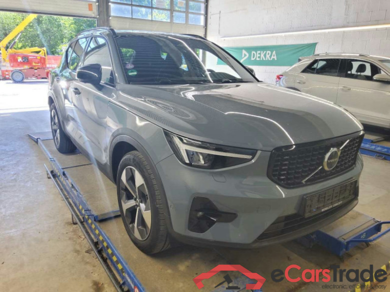 Volvo XC40 (2017->) DE - SUV5 B4 AWD EU6d, Ultimate Dark, (Facelift) 2022 - 2022 #2