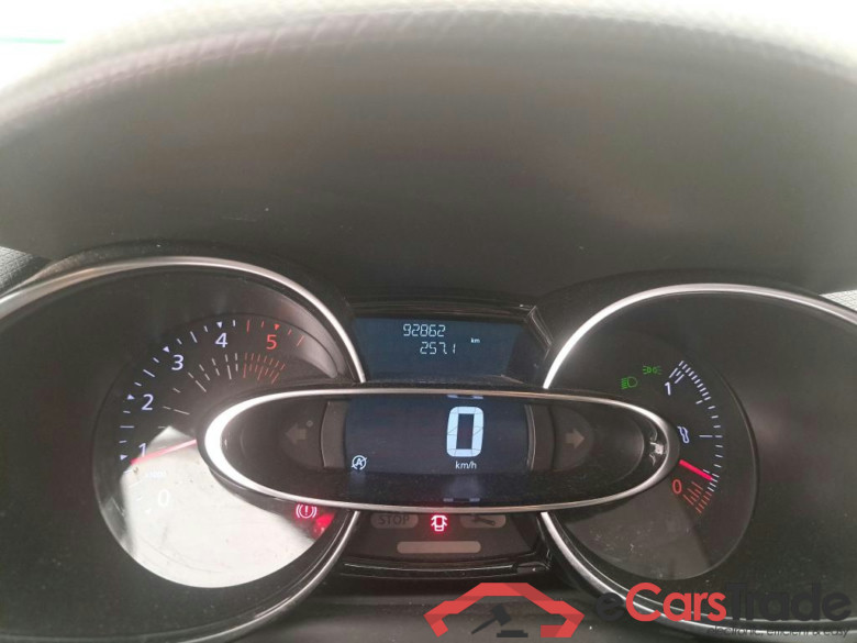 Clio IV Air MediaNav 1.5 dCi 90CV BVM5 E6 #6
