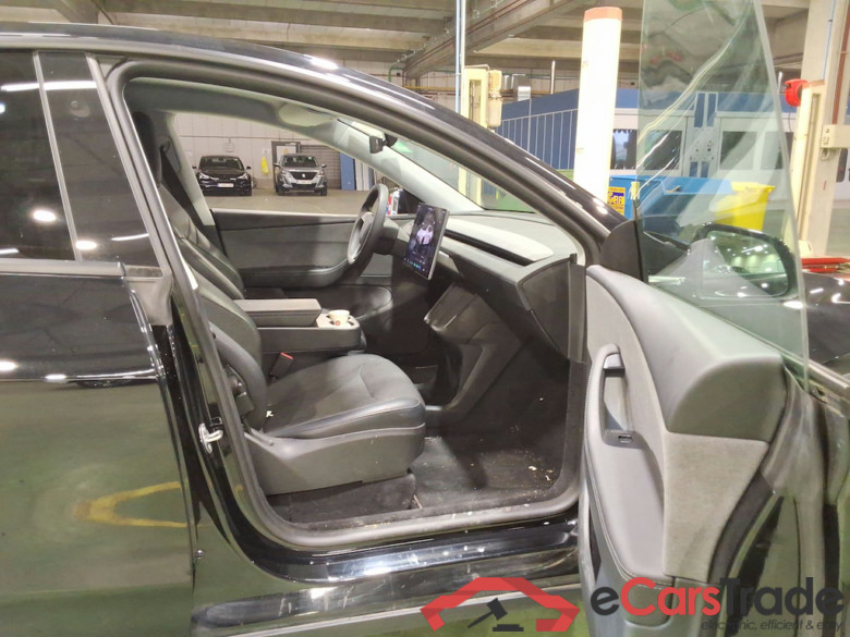 TESLA MODEL Y BEV STANDARD RWD AUTO #6