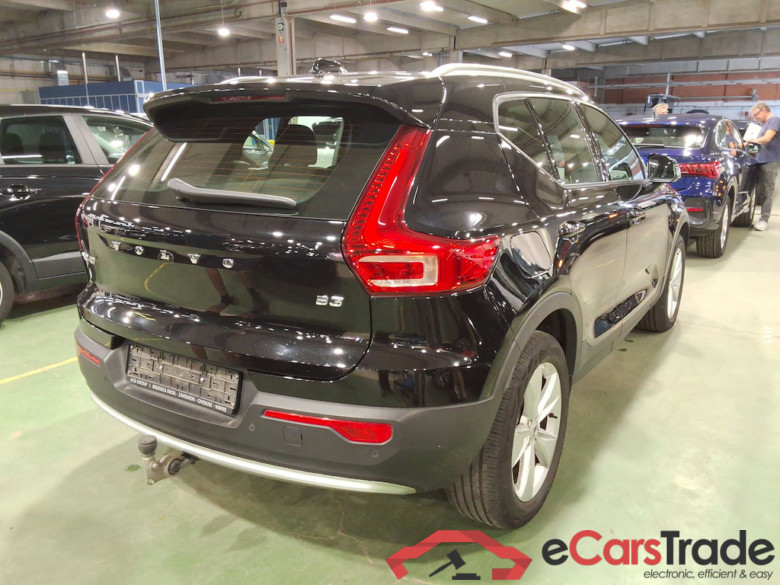 VOLVO XC40 2.0 B3 CORE DCT #4