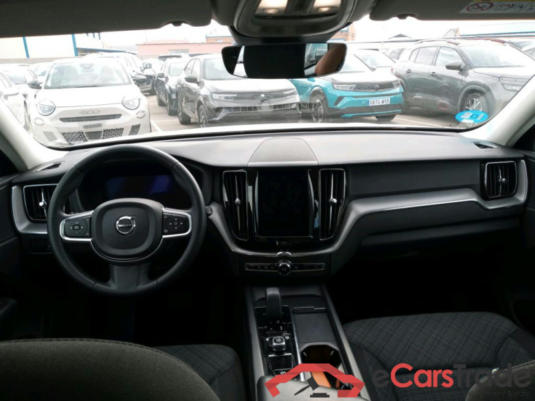 VOLVO XC60 / 2017 / 5P / todoterreno 2.0 T6 AWD Recharge Core Auto #3