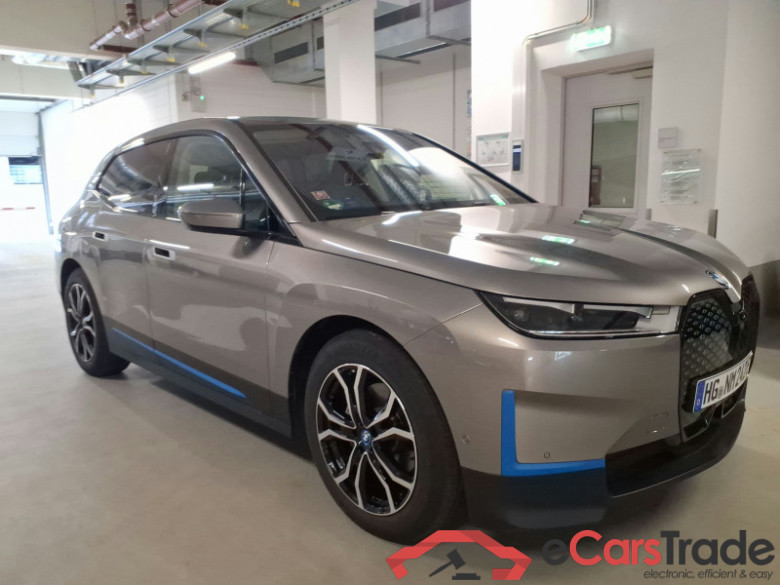 BMW iX 