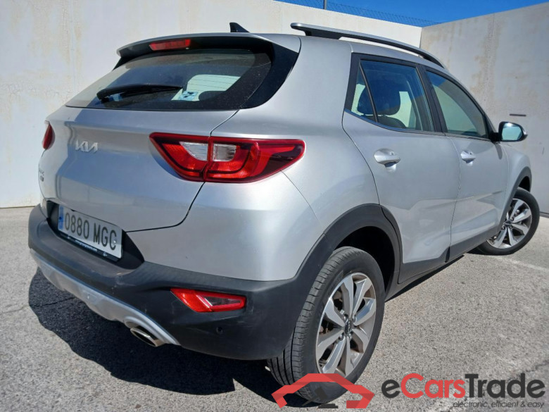 KIA Stonic / 2017 / 5P / todoterreno 1.0 T-GDi 88kW (120CV) MHEV Drive DCT #2