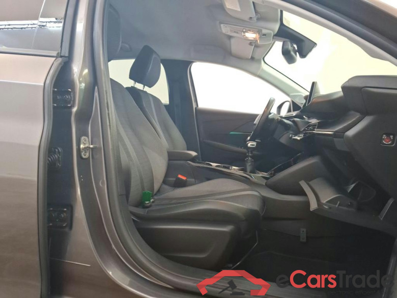 Peugeot 208 Allure 1.2 PureTech 100 5d #3