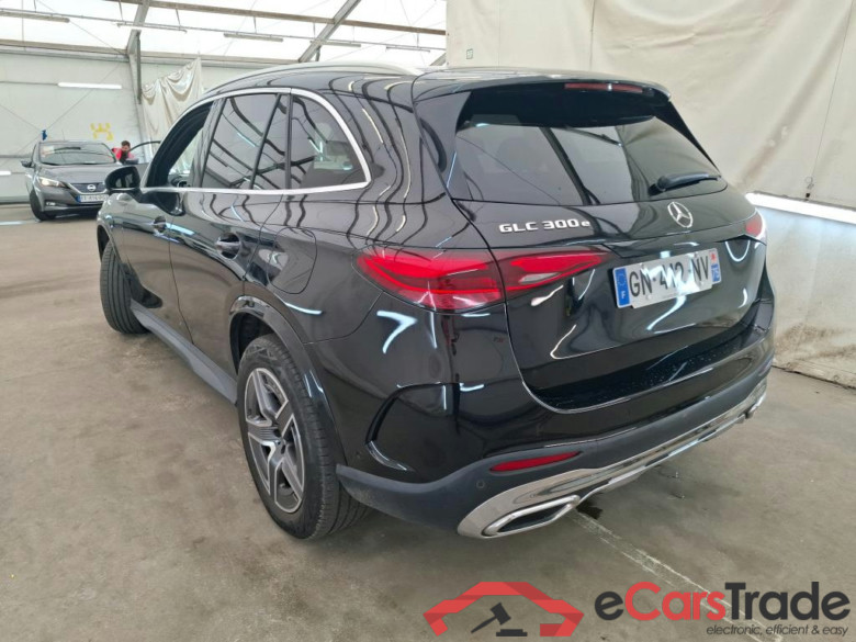 MERCEDES-BENZ GLC / 2022 / 5P / SUV GLC 300 e AMG Line 4MATIC #3