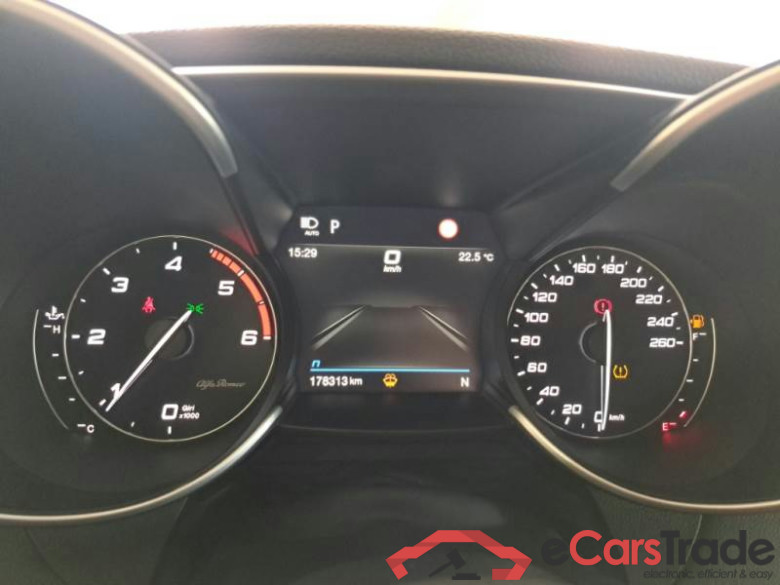 ALFA ROMEO GIULIA / 2016 / 4P / BERLINA 2.2 TD 210 CV TI AT8 Q4 #4