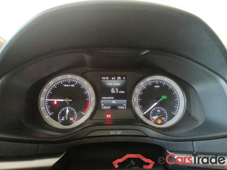 SKODA KAROQ / 2017 / 5P / SUV 2.0 TDI 85KW EVO SCR EXECUTIVE DSG #4